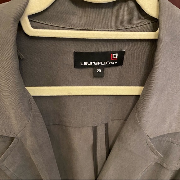 Laura Plus Lightweight 100% Tencel Jacket in Olive Green - Picture 5 of 9
